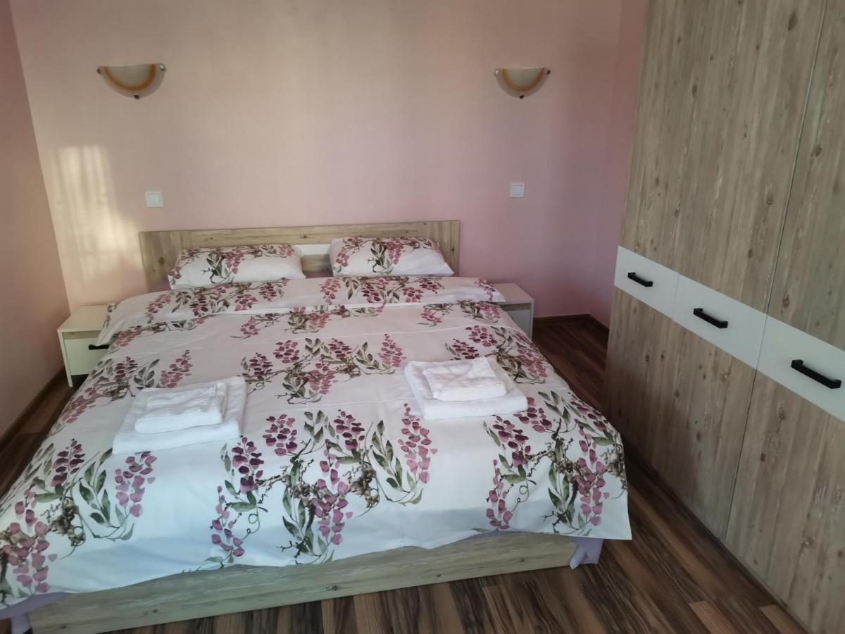 Guest Rooms Mihaylovi Pavel Banya Exterior foto
